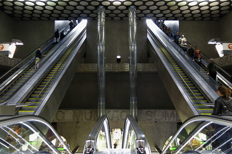 Illustration for article titled La nueva lĂnea de metro de Budapest es un psicodĂ©lico viaje de diseño